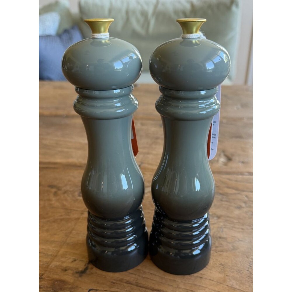 Le Creuset Acrylic Manual Salt & Pepper Mill Set 8 in Thyme Green NEW NWT